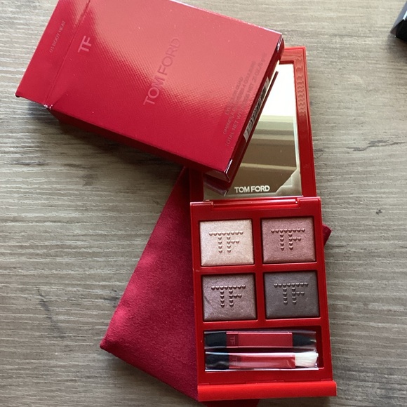 New Tom Ford Eyeshadow Quad in Body Heat - Picture 1 of 9